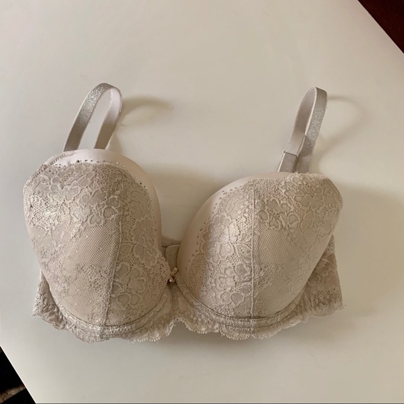 VS dream angels 34DDD - Picture 3 of 4